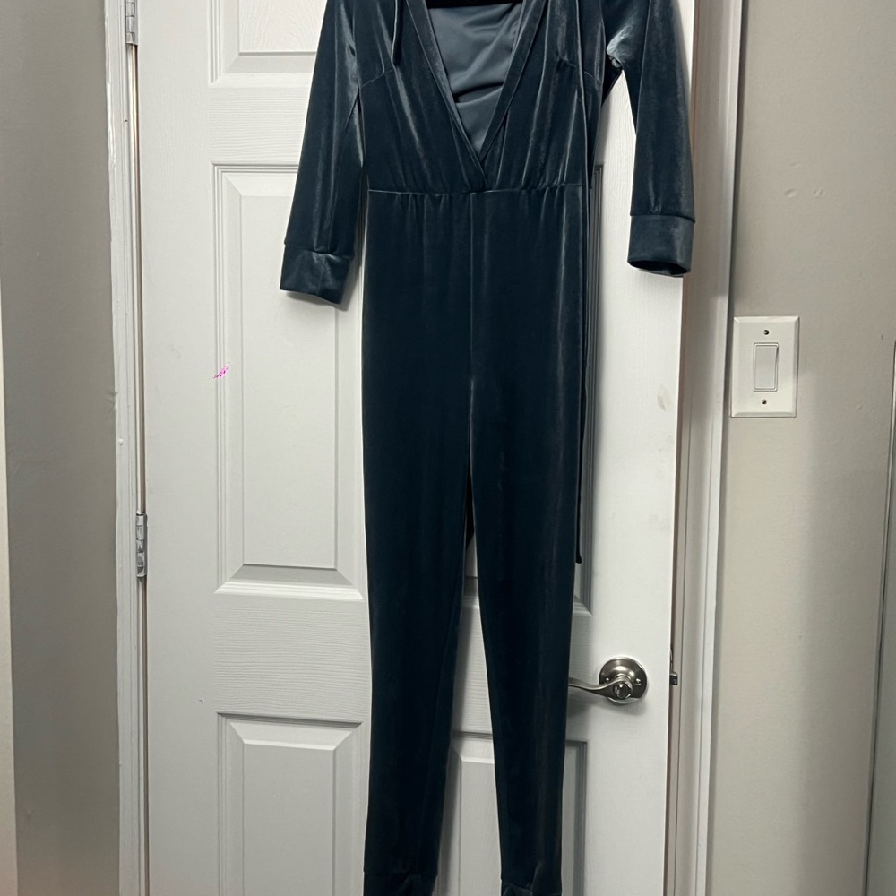 Elegant Velvet Jumpsuit in Deep Teal